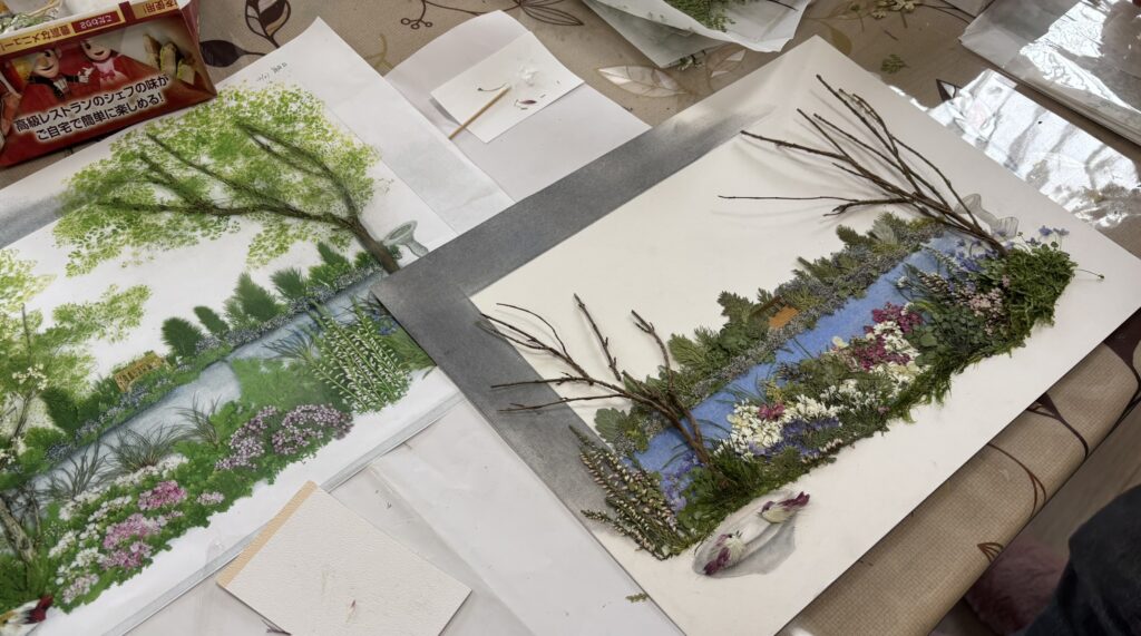 押し花作品制作中
